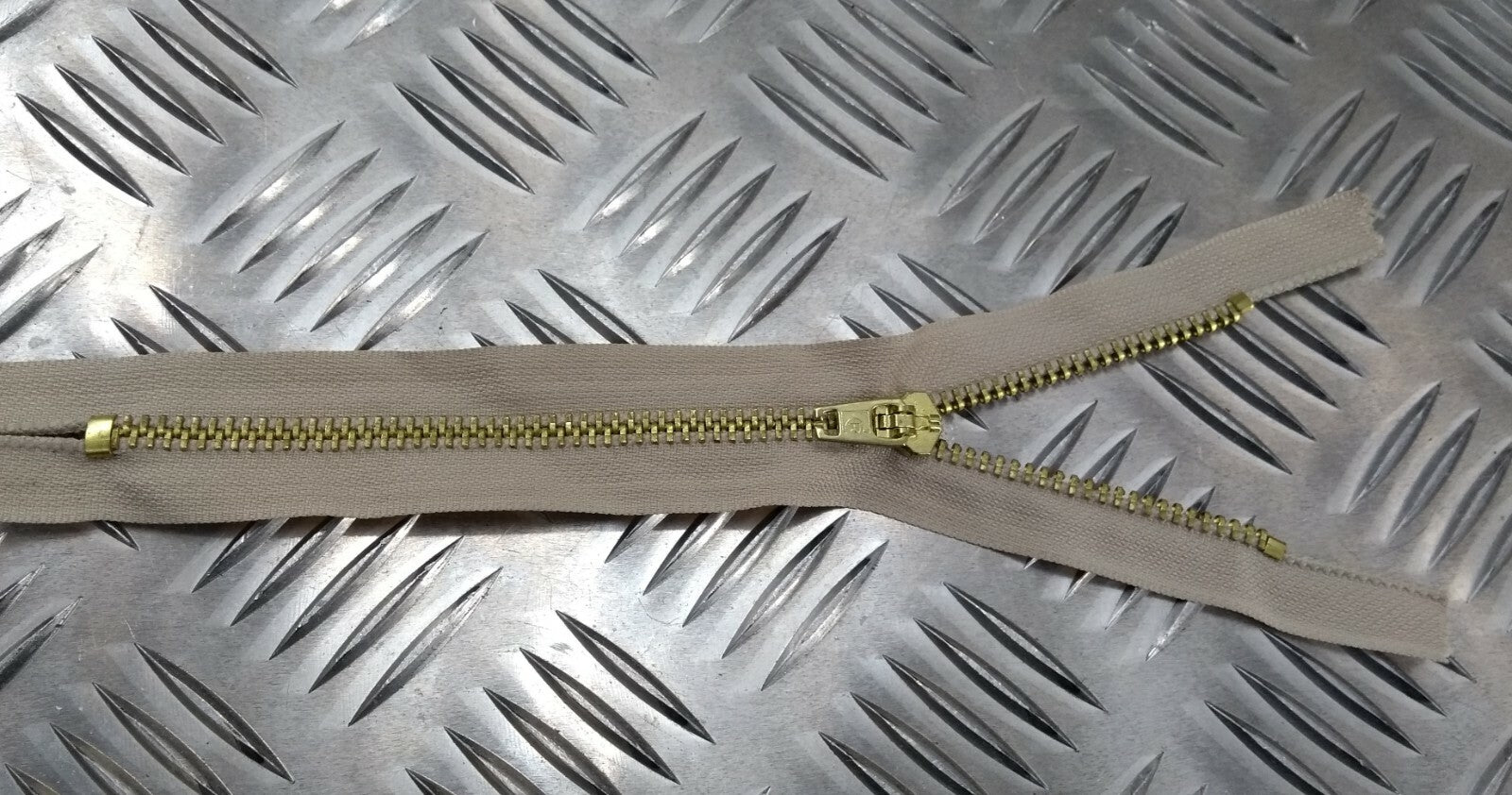 Genuine British Issue 19.5cm Closed End Metal Zip Zipper Beige ZPM205