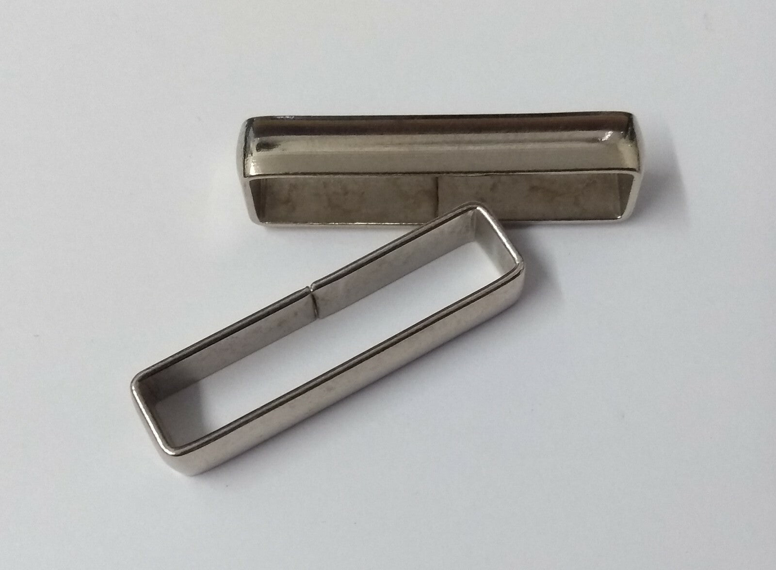 Genuine British Hi Sheen Chrome 1 1/4" Cross Strap Keepers X4 STD234