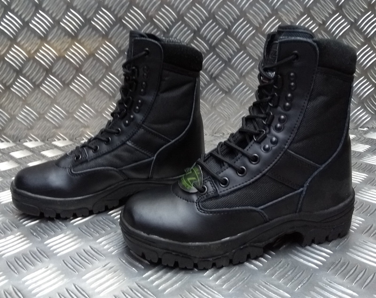 Lightweight Combat Boots With Shock Absorbing Anti Slip Soles Highlander UK4