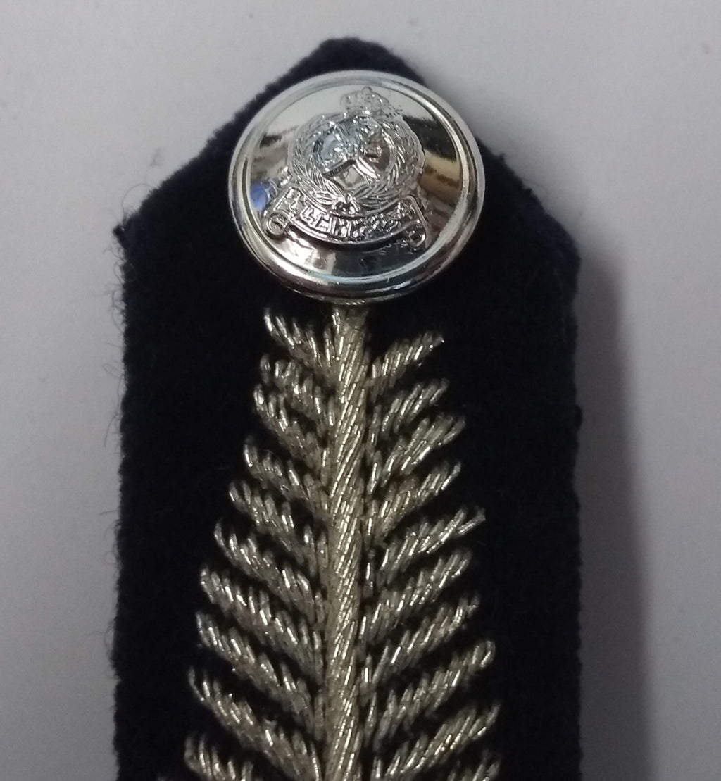 Oman Gorgets Collar Tabs Silver Leaf Detail Chrome Officers Insignia Buttons
