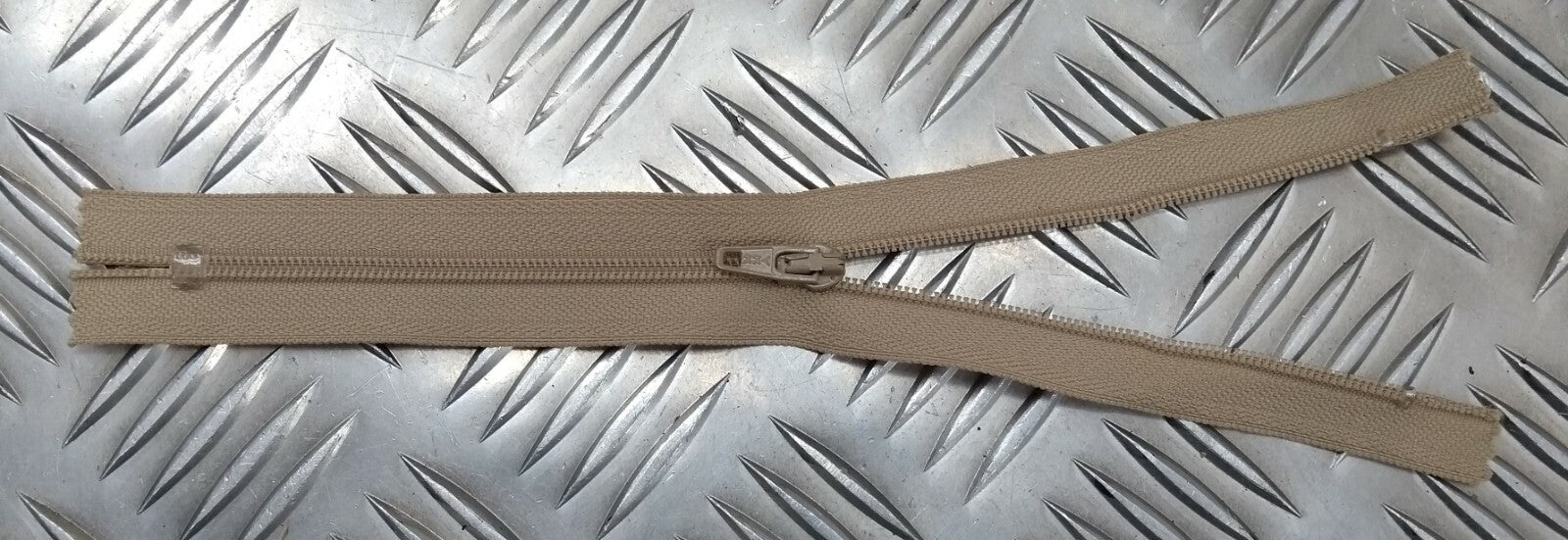 YKK Zip / Zipper 19.5cm Closed End Beige / Sand Genuine British- NEW