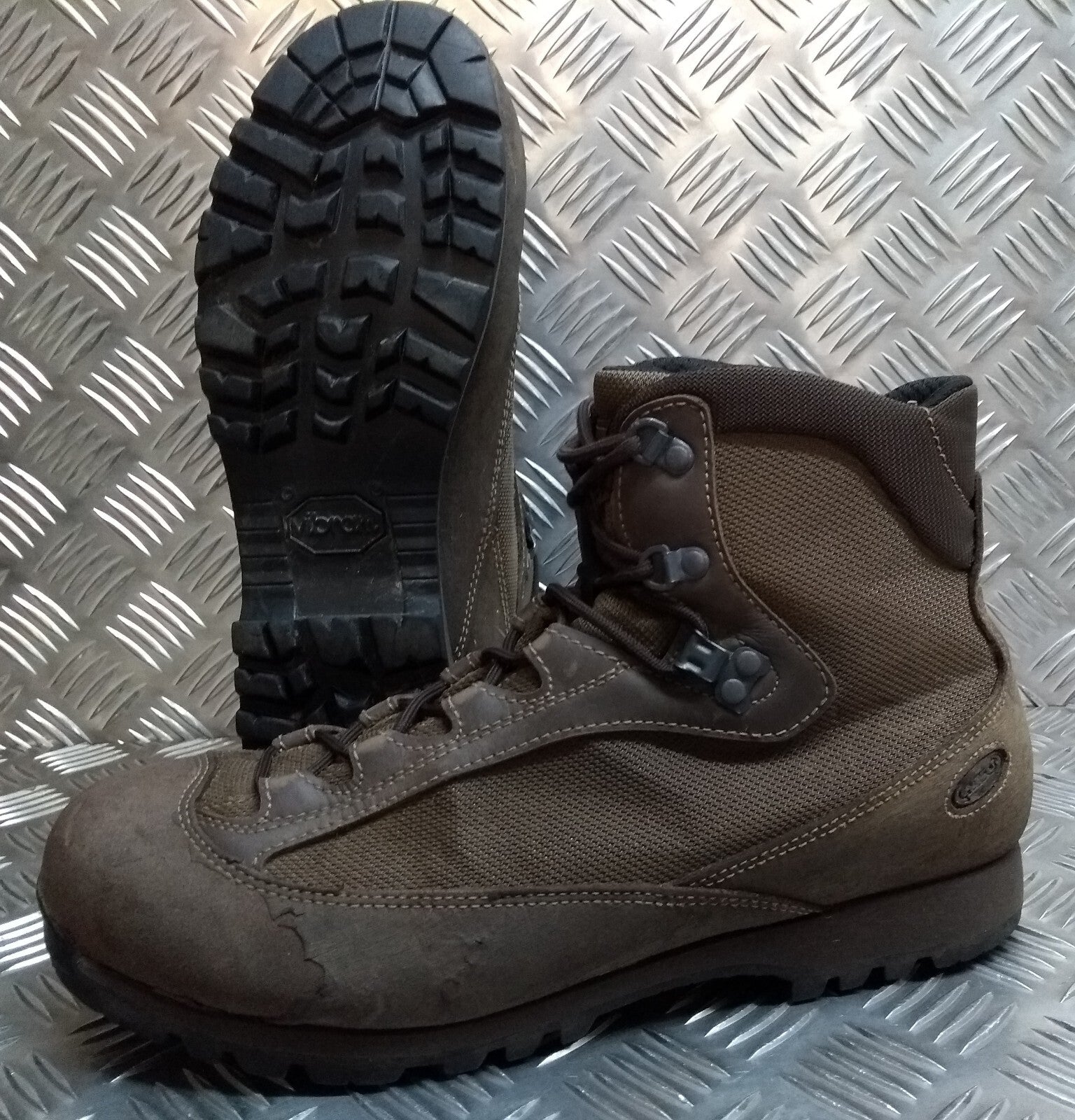 AKU MVP Boots Lined GTX Combat With Vibram Soles Genuine British Army Spec 10M