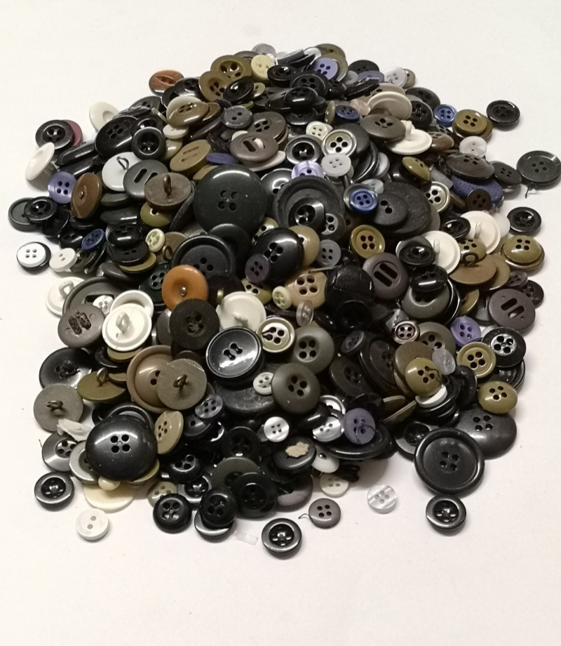 Vintage Style Unsorted Mixed Styles, Sizes & Colours Buttons 500g Lot#31
