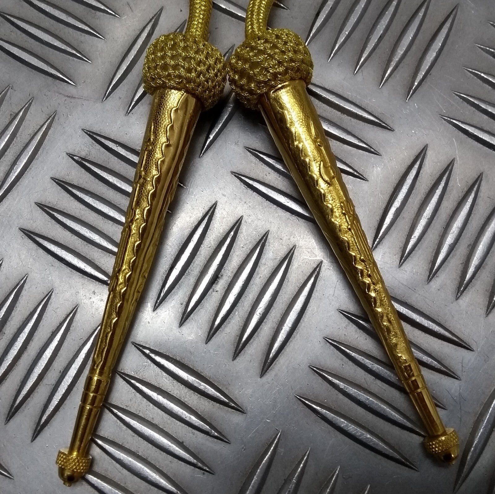 Army Ceremonial Aiguillette / Officers Lanyard Metallic Gold Tip Ends Present