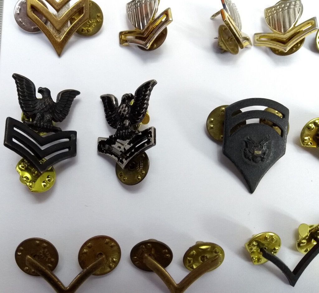 US & Other Metal Badges / Pins / Bars / Chevrons / Ranks x30 Assorted Joblot