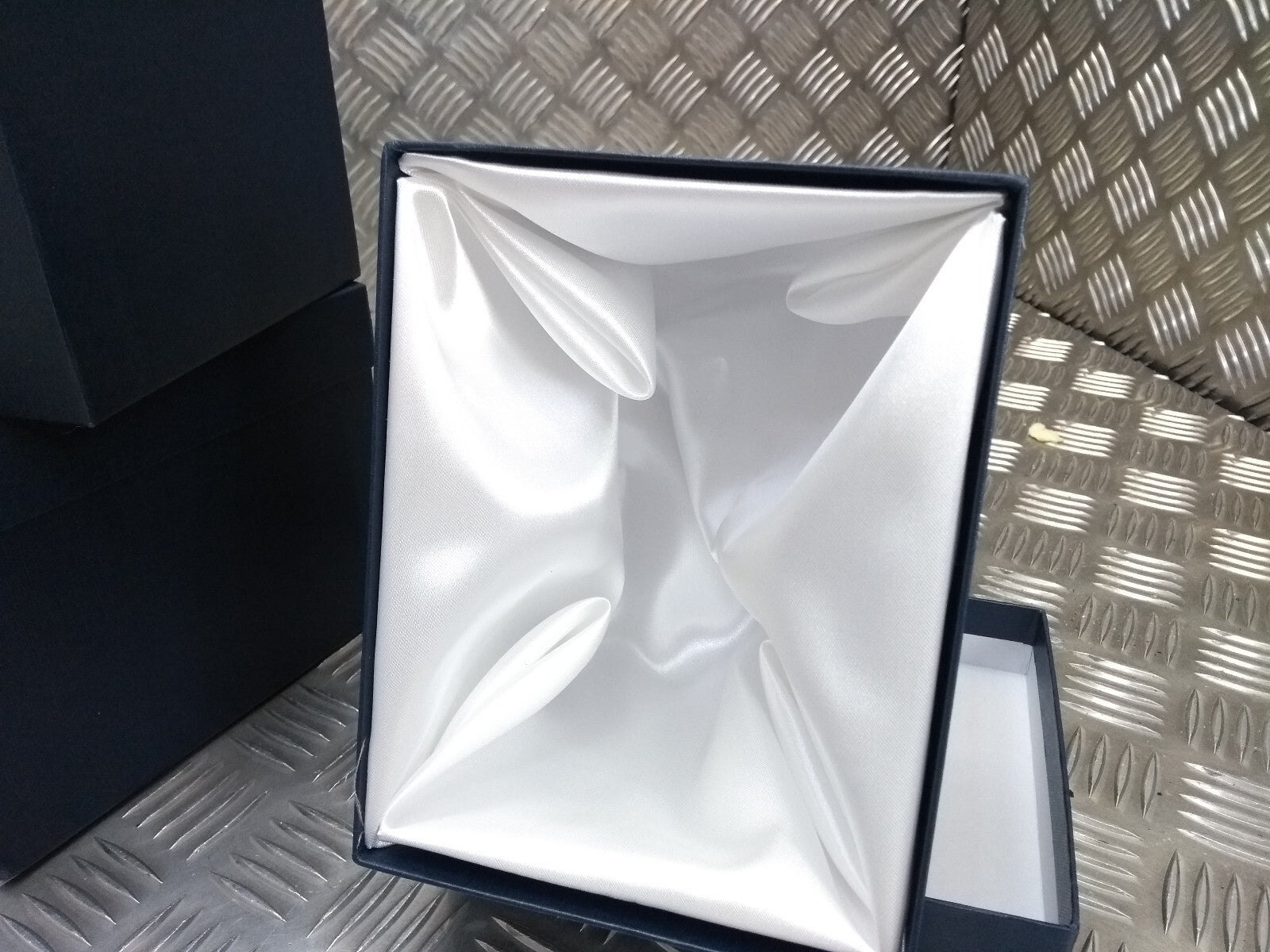 Decorative Blue Gift / Storage Boxes with White Canvas Lining & Removable Lid x4