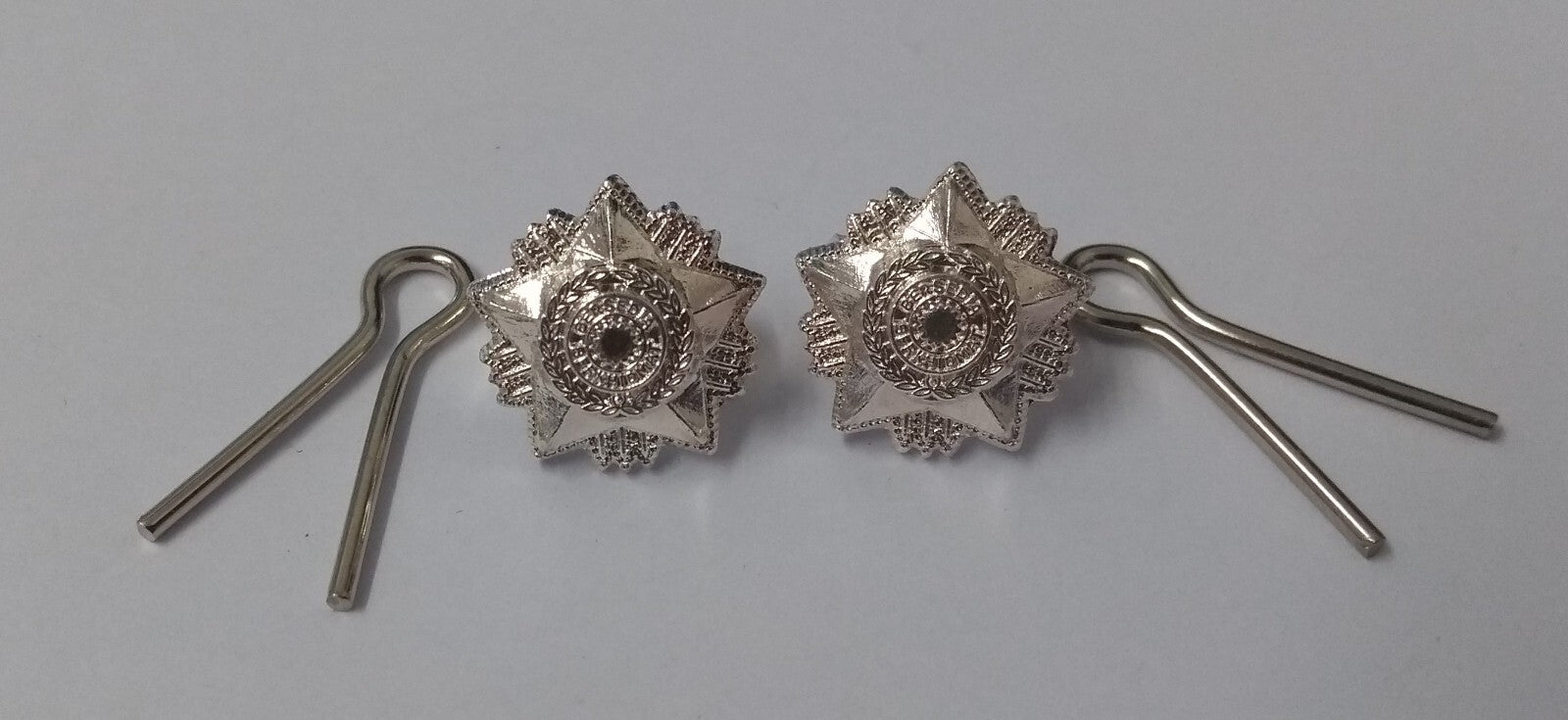Bersedia Berkhidmat Pips For Officers Silver Coloured With Split Pin Fixings