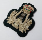 Army Qualification Wire Braided Badge Silver Lyre & Laurel Wreath on Green Felt
