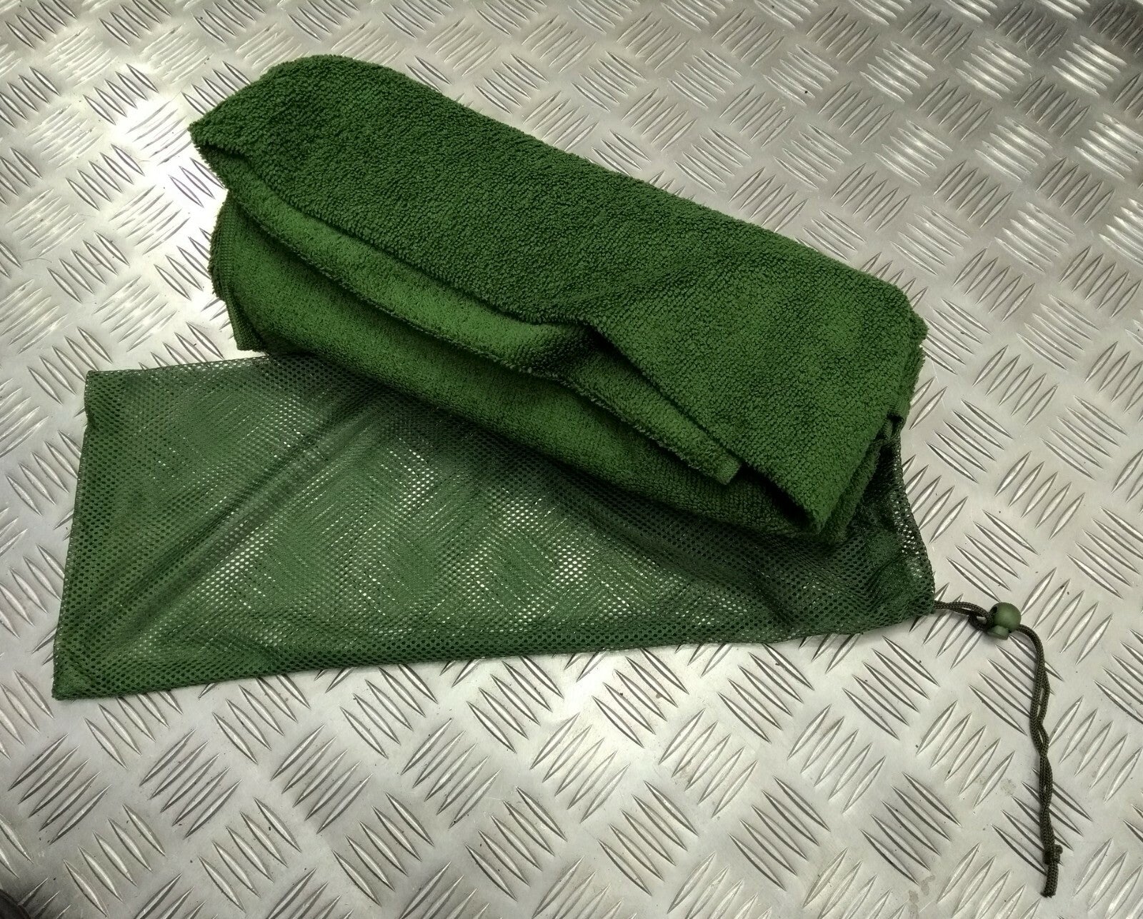 British Military Micro Fleece Olive Towel And Stuff Sack Large - NEW