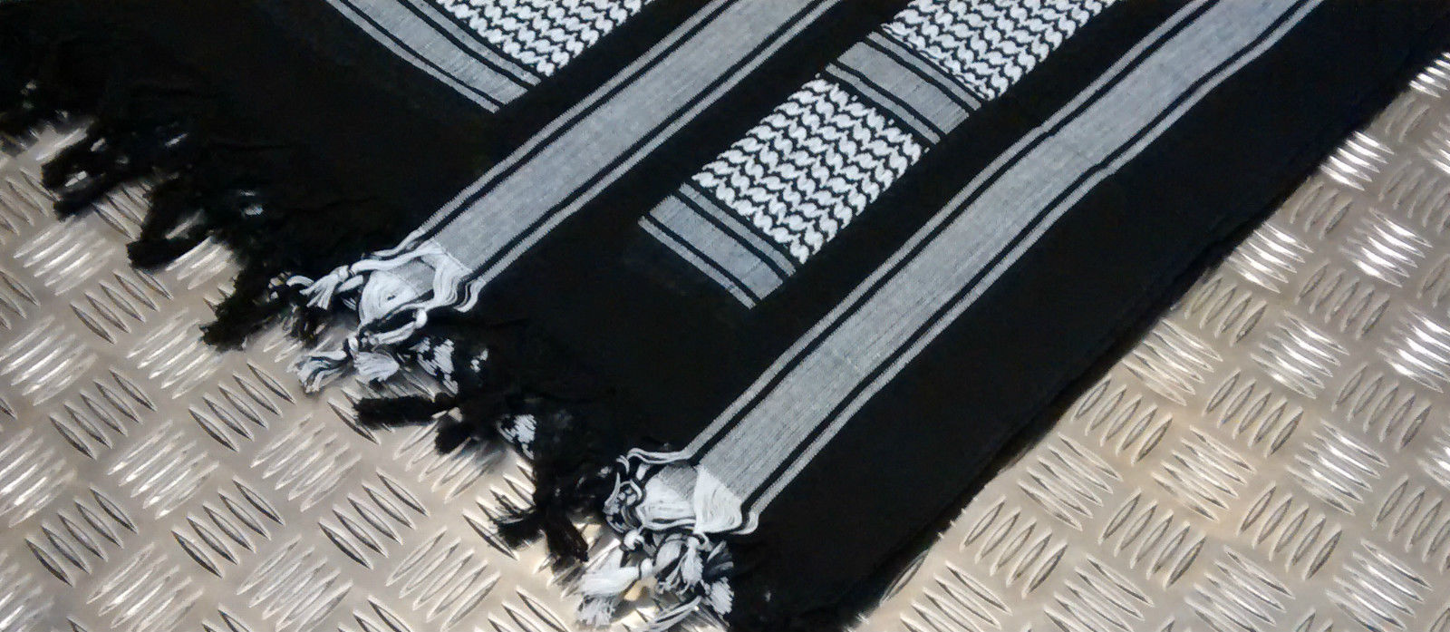 100% Cotton Shemagh / Arab Scarf / Pashmina / Wrap / Sarong. White on Black NEW
