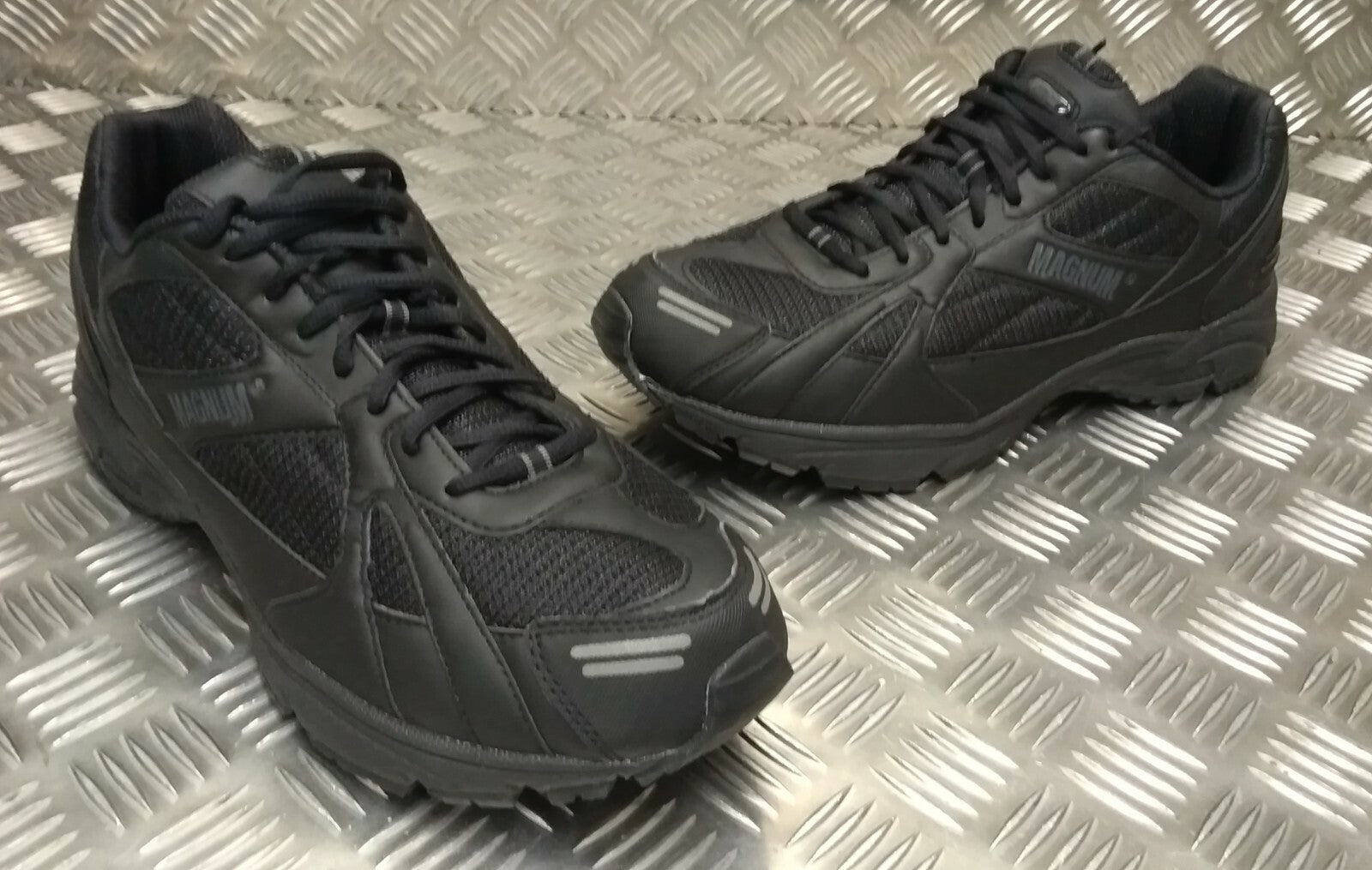 Magnum Trainers British Army Outdoor Issue Male Vibram Sole M.U.S.T Black