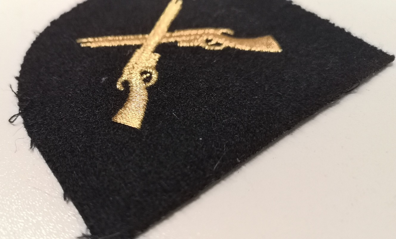 Royal Marines Embroidered Drill Platoon Crossed Rifles Qualification Patch