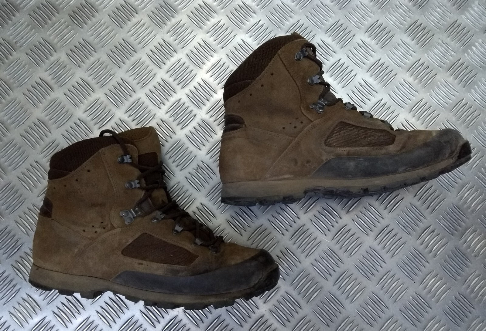 Army Style ITURRI Hi Liability Combat Boots Brown Suede Assorted Sizes