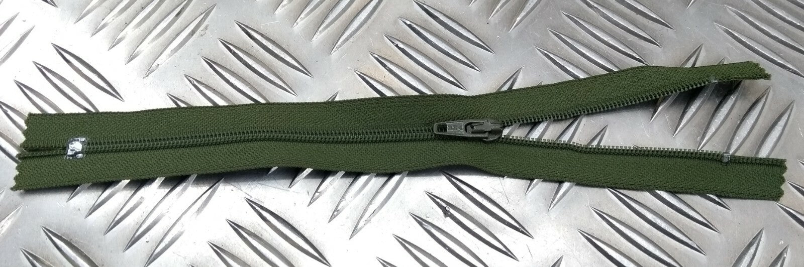Genuine British YKK 19.5cm Closed End Army Green Zip / Zipper