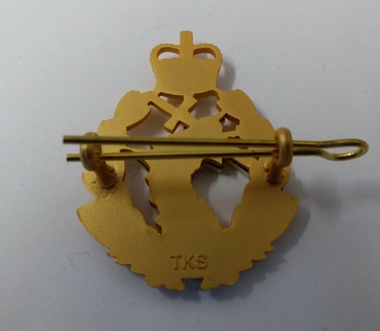 Genuine British Army Officers Gilt RADC Dental Corps issue Insignia Hat Badge