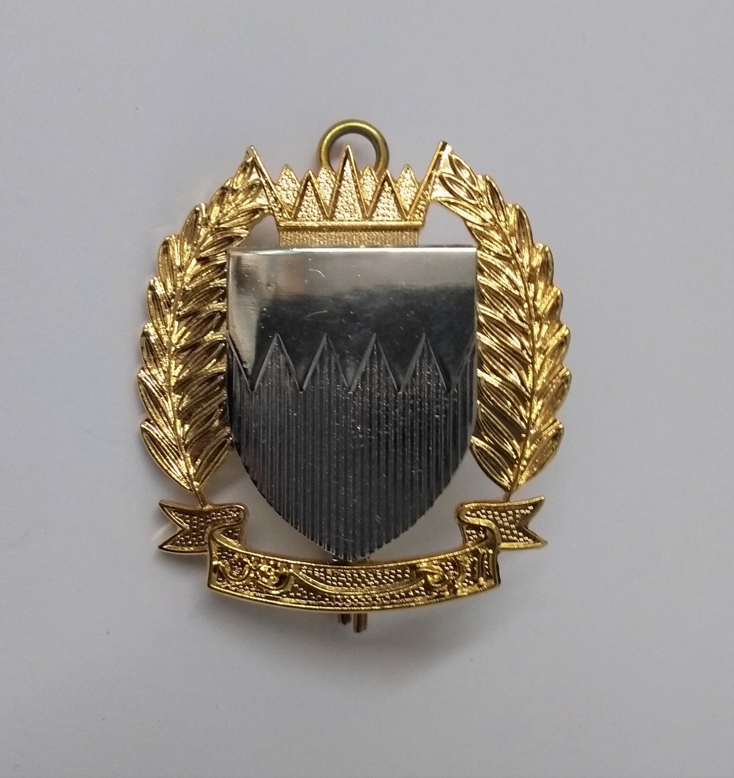 Genuine Bahrain Hi Sheen Metal Hat Badge X 2 GIM23 - NEW