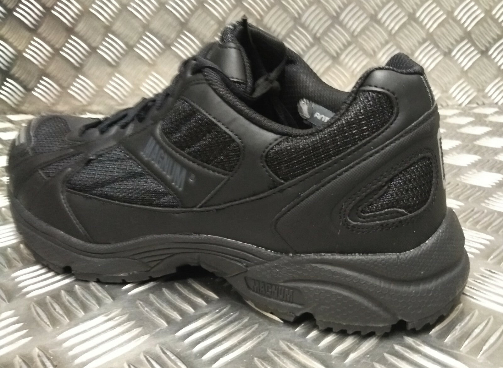 Magnum Trainers British Army Outdoor Issue Male Vibram Sole M.U.S.T Black