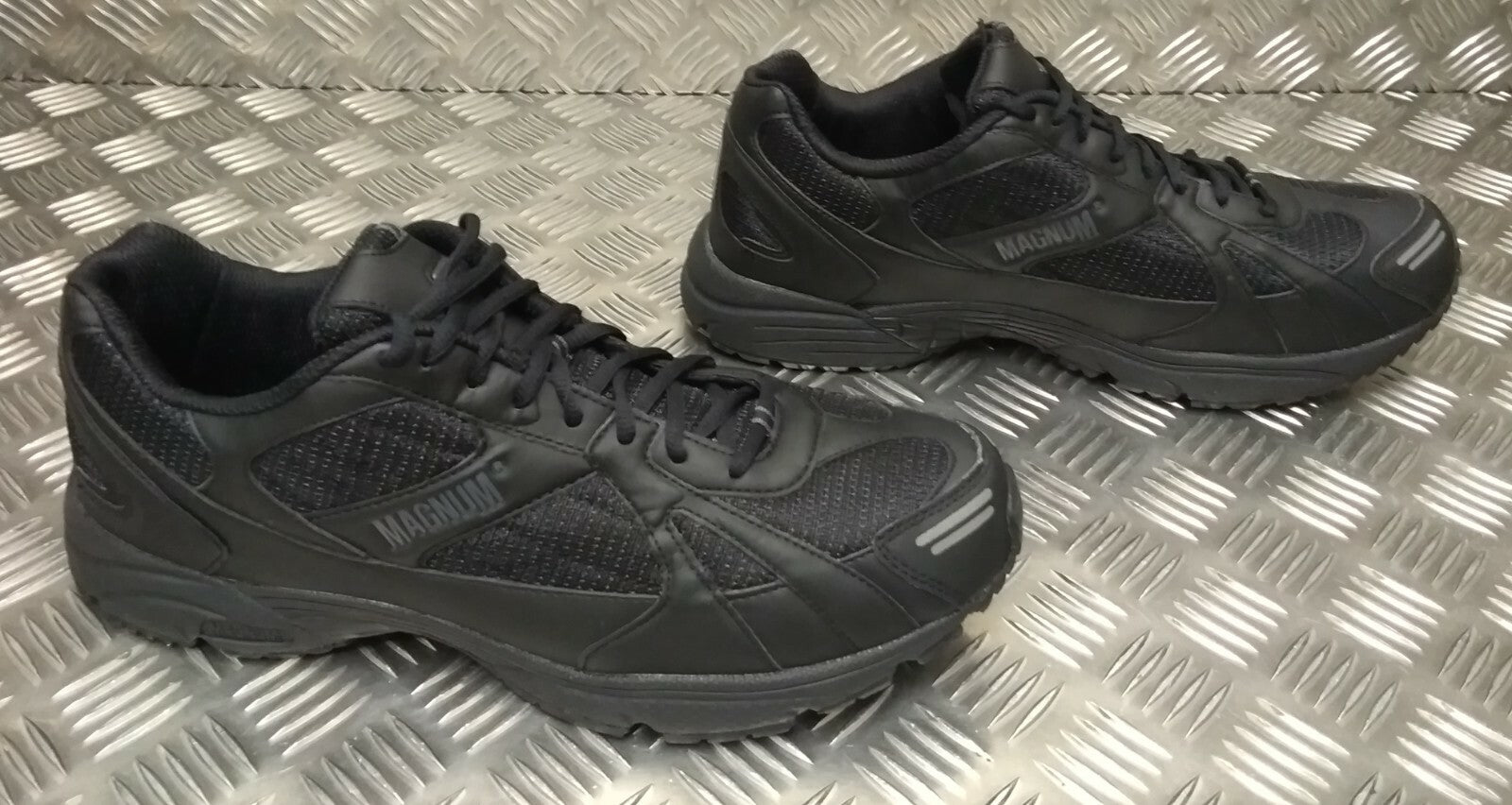 Magnum Trainers British Army Outdoor Issue Male Vibram Sole M.U.S.T Black