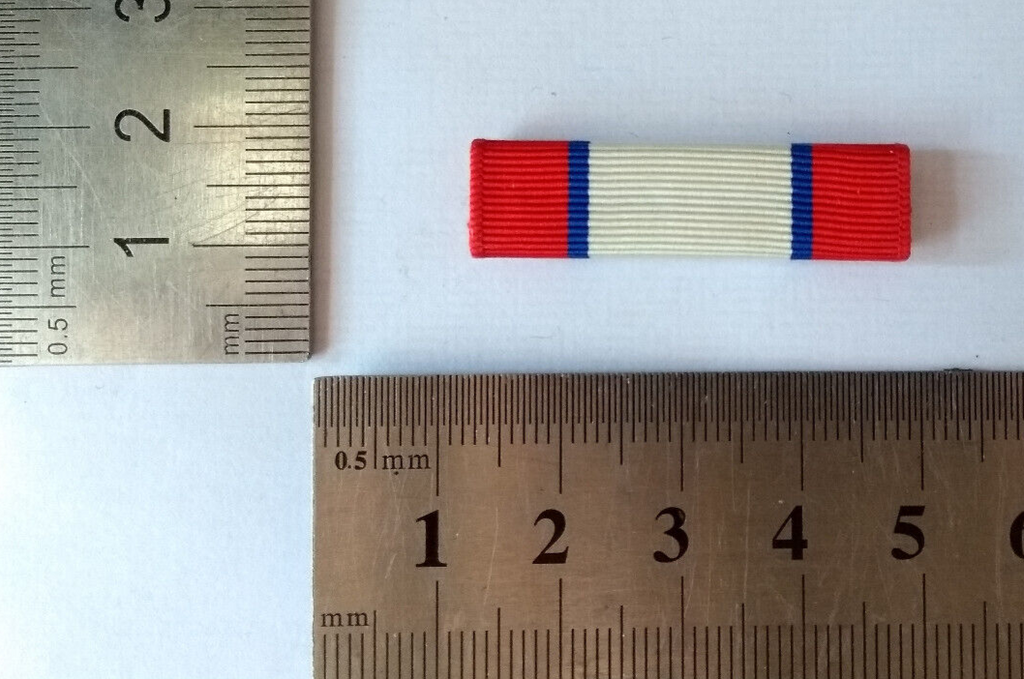 US USA Distinguished Service Medal Ribbon on Bar / Red Blue White