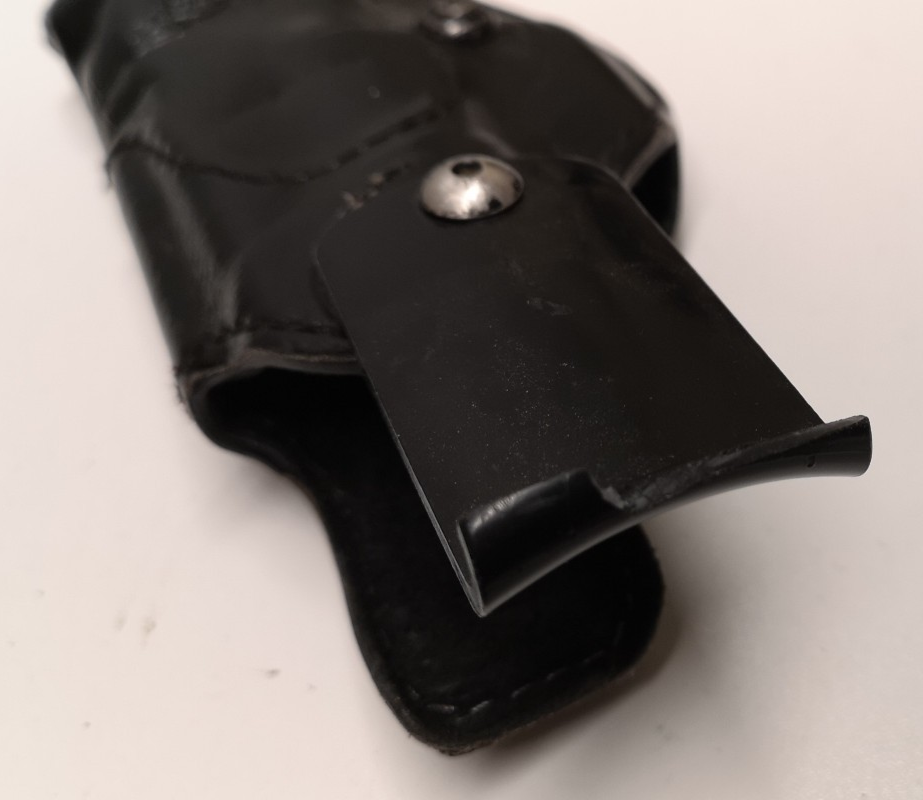 Safariland 27 Inside-the-Pants Black Leather Holster Right Hand with defect