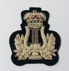Army Qualification Wire Braided Badge Silver Lyre & Laurel Wreath on Green Felt
