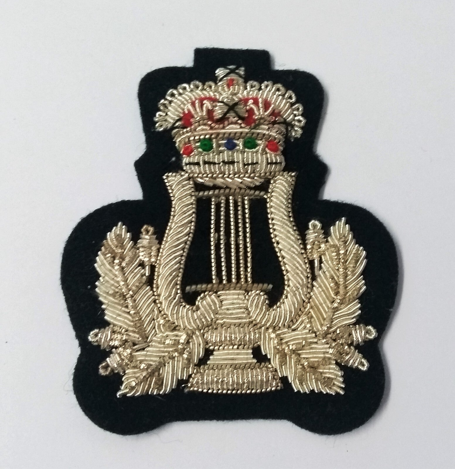 Army Qualification Wire Braided Badge Silver Lyre & Laurel Wreath on Green Felt