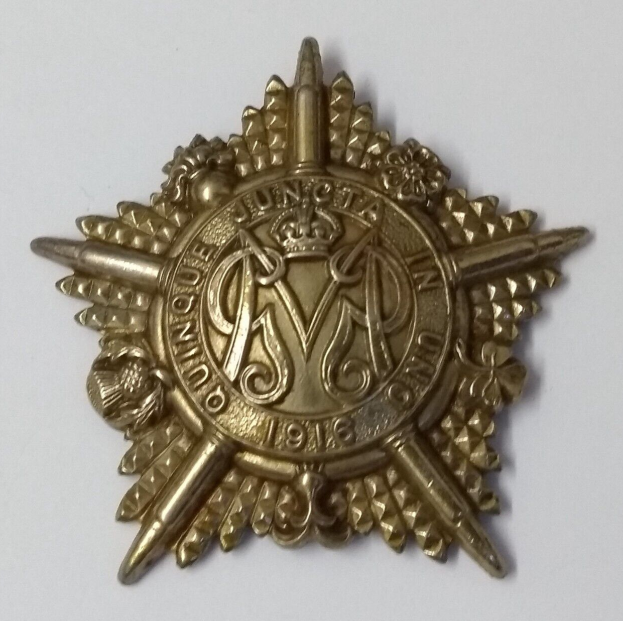 Vintage Kings Crown British Army Issue Foot Guards 1917 Insignia Metal Badge