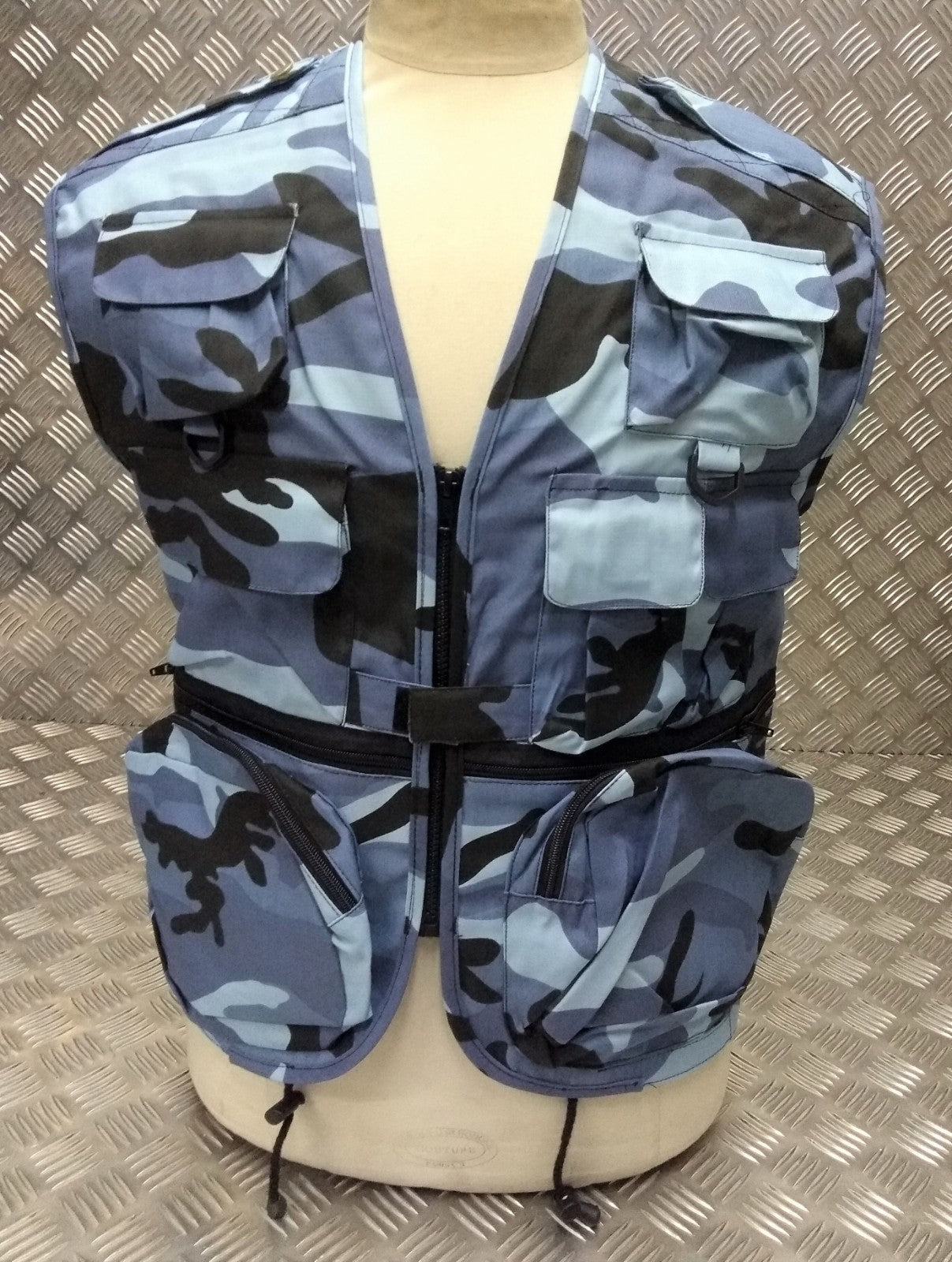 Fishing Hunters Photographers Multi Pocket Vest Midnite Camo - NEW