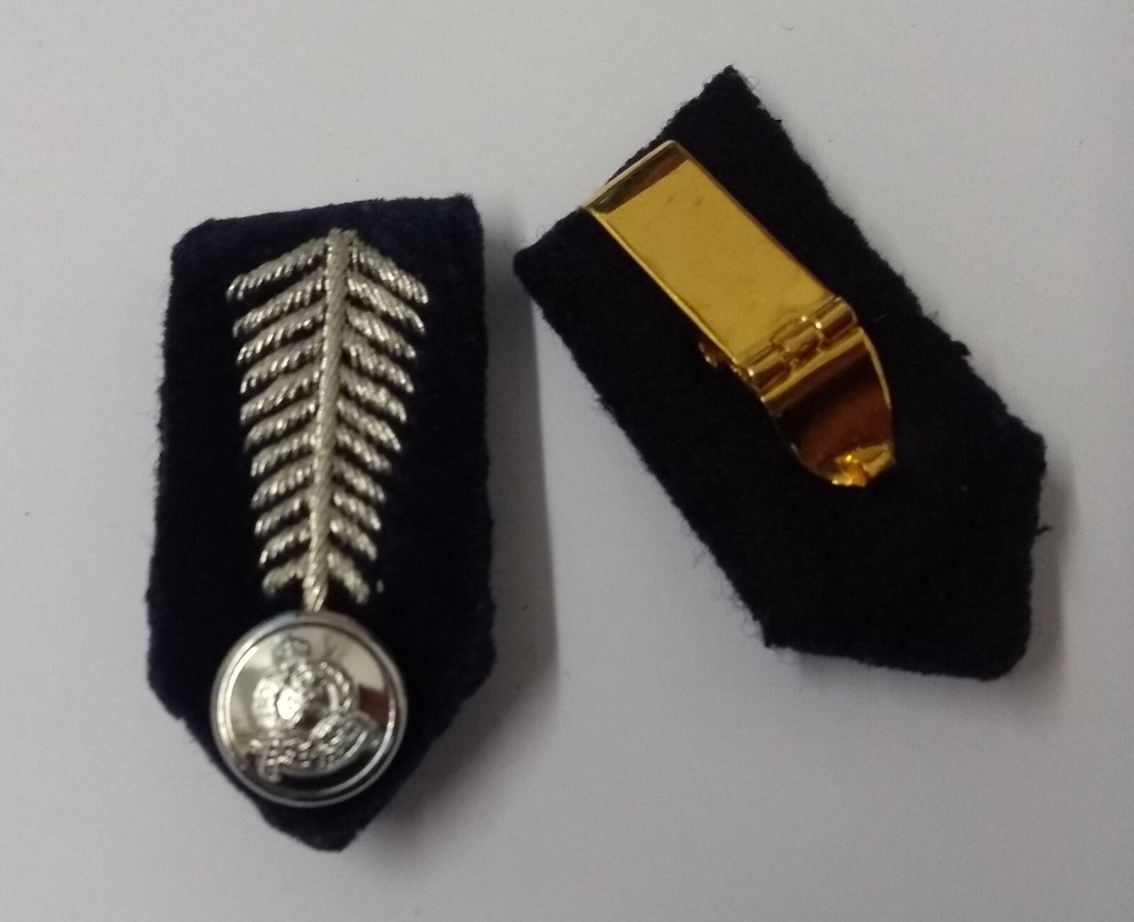 Oman Gorgets Collar Tabs Silver Leaf Detail Chrome Officers Insignia Buttons