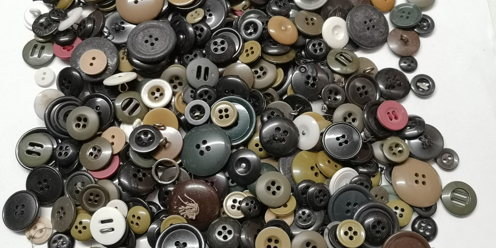Vintage Style Unsorted Mixed Styles, Sizes & Colours Buttons 500g Lot#32