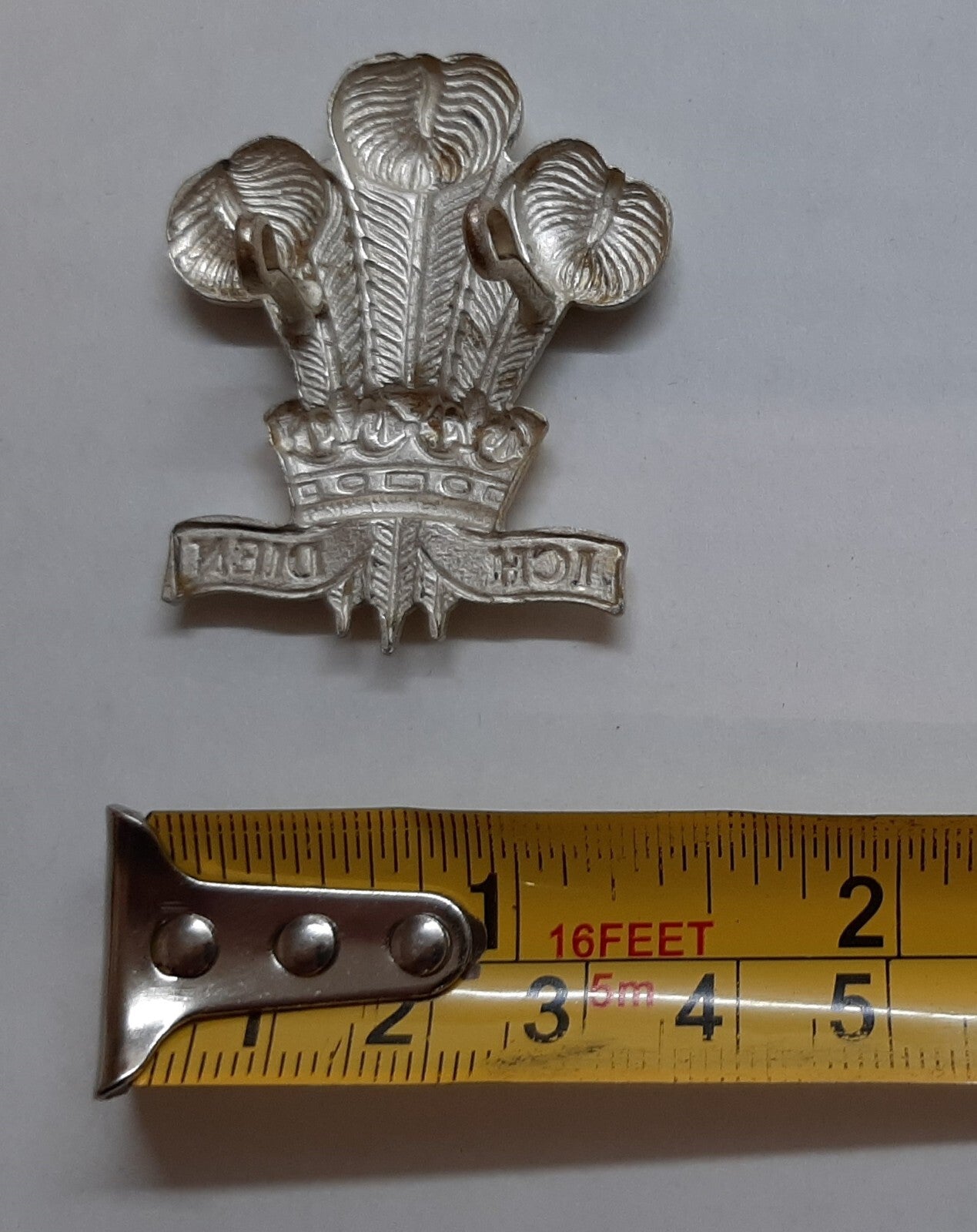 RRW Hat Badge British Army Royal Regiment of Wales ICH DIEN 3 Feathers Insignia