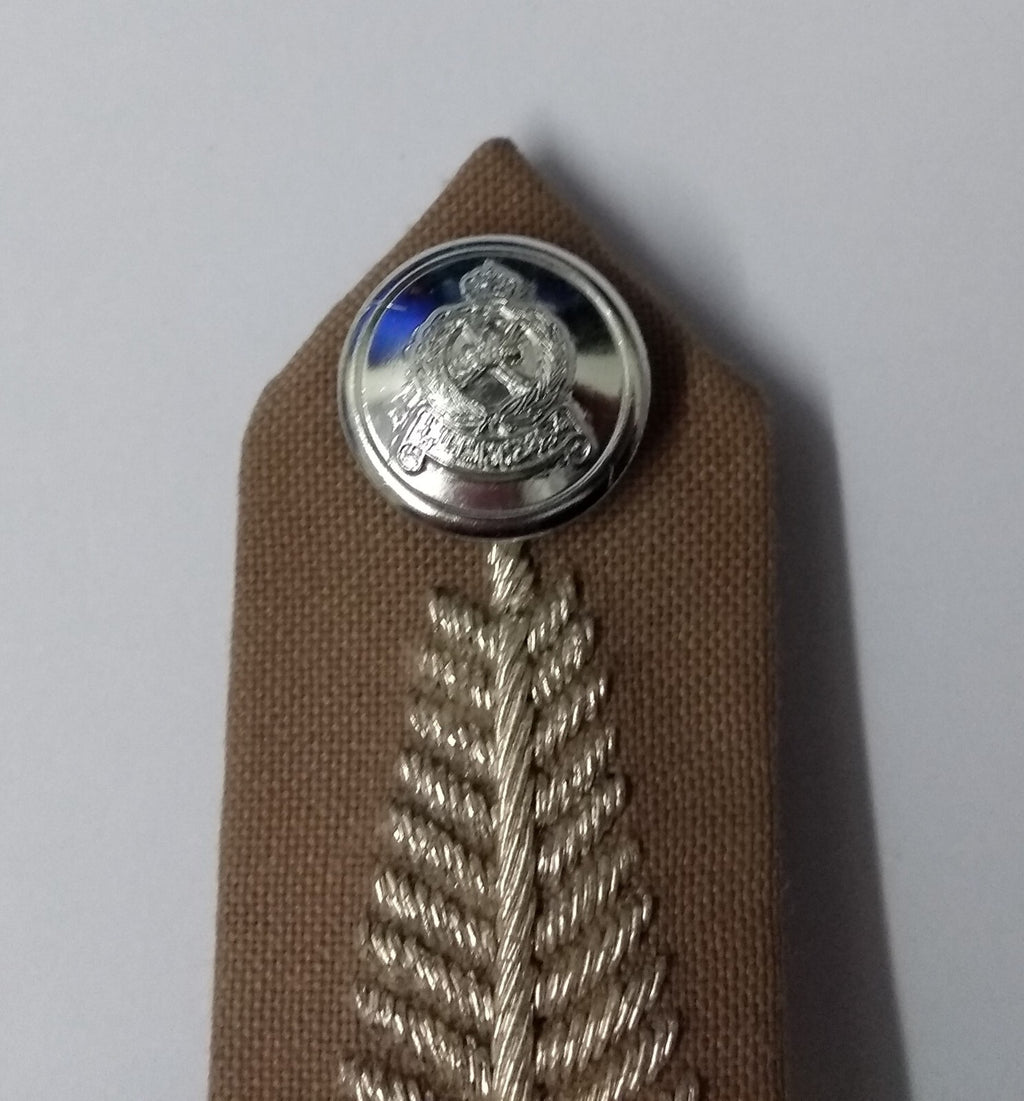 Oman Gorgets Collar Tabs With Silver Detail Chrome Officers Insignia Buttons