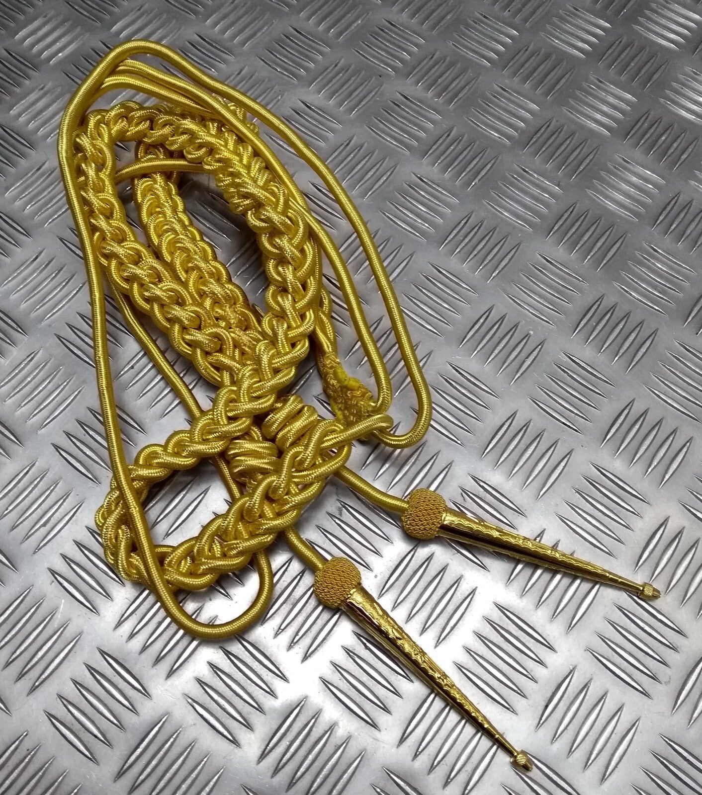 Bahrain Ceremonial Aiguillette Officers Lanyard Metallic Gold Insignia Tip Ends