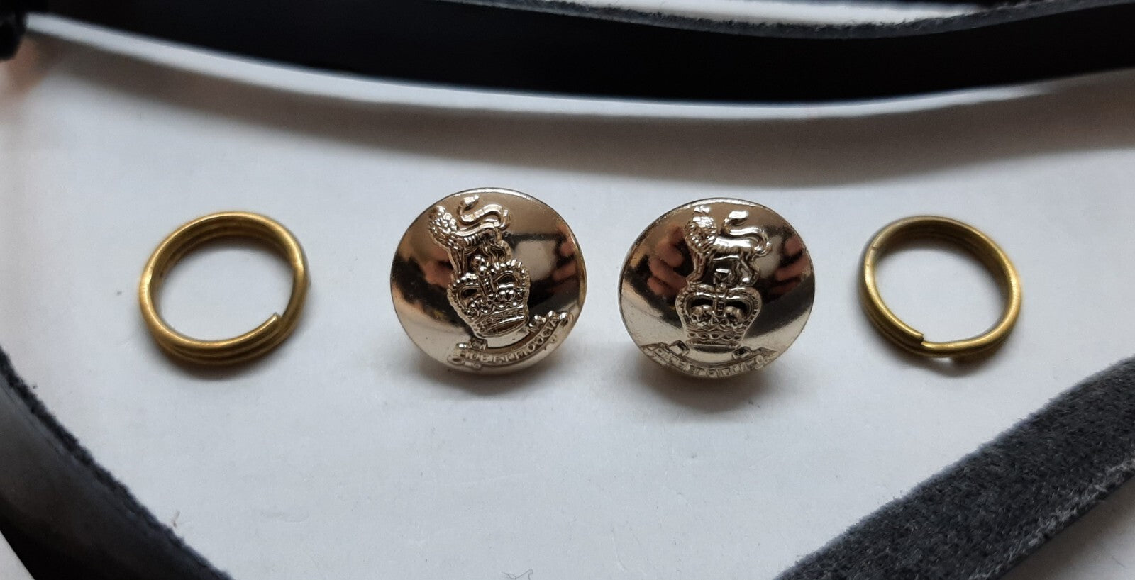 British Army RAPC Chin Strap Set With Pay Corps Insignia Buttons and Fittings