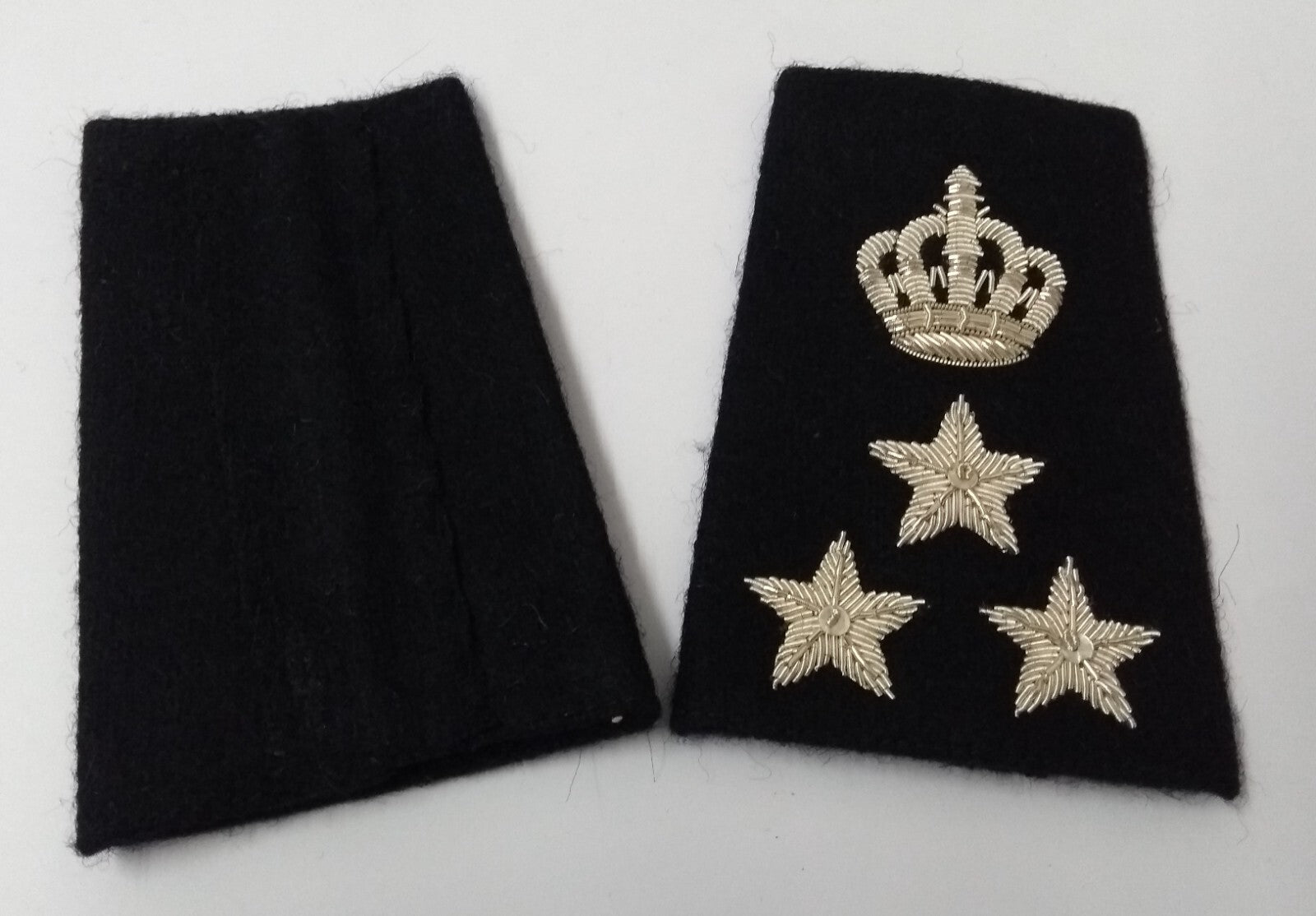 Qatar Winter Slides Shoulder Epaulettes Silver Braided