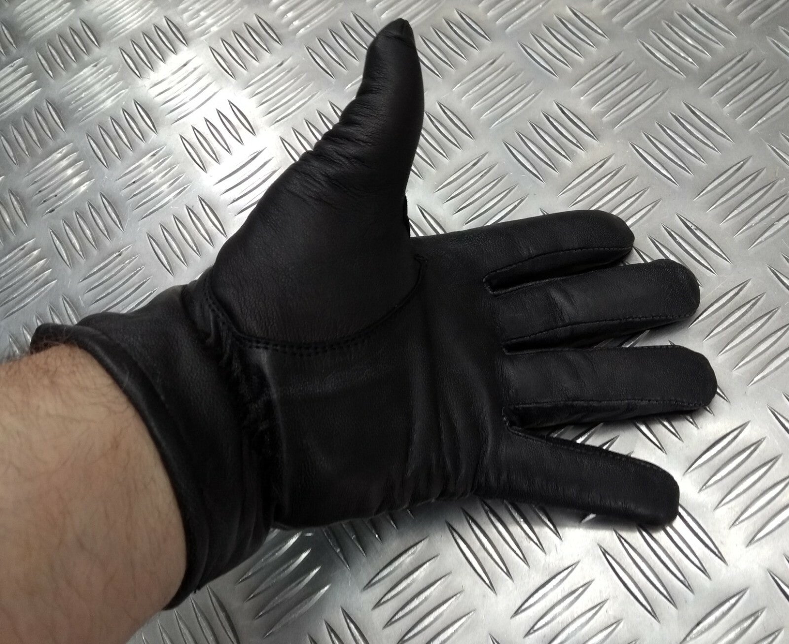 Military Style Black Leather Soft Thinsulate Lined 3 Dart Parade Gloves