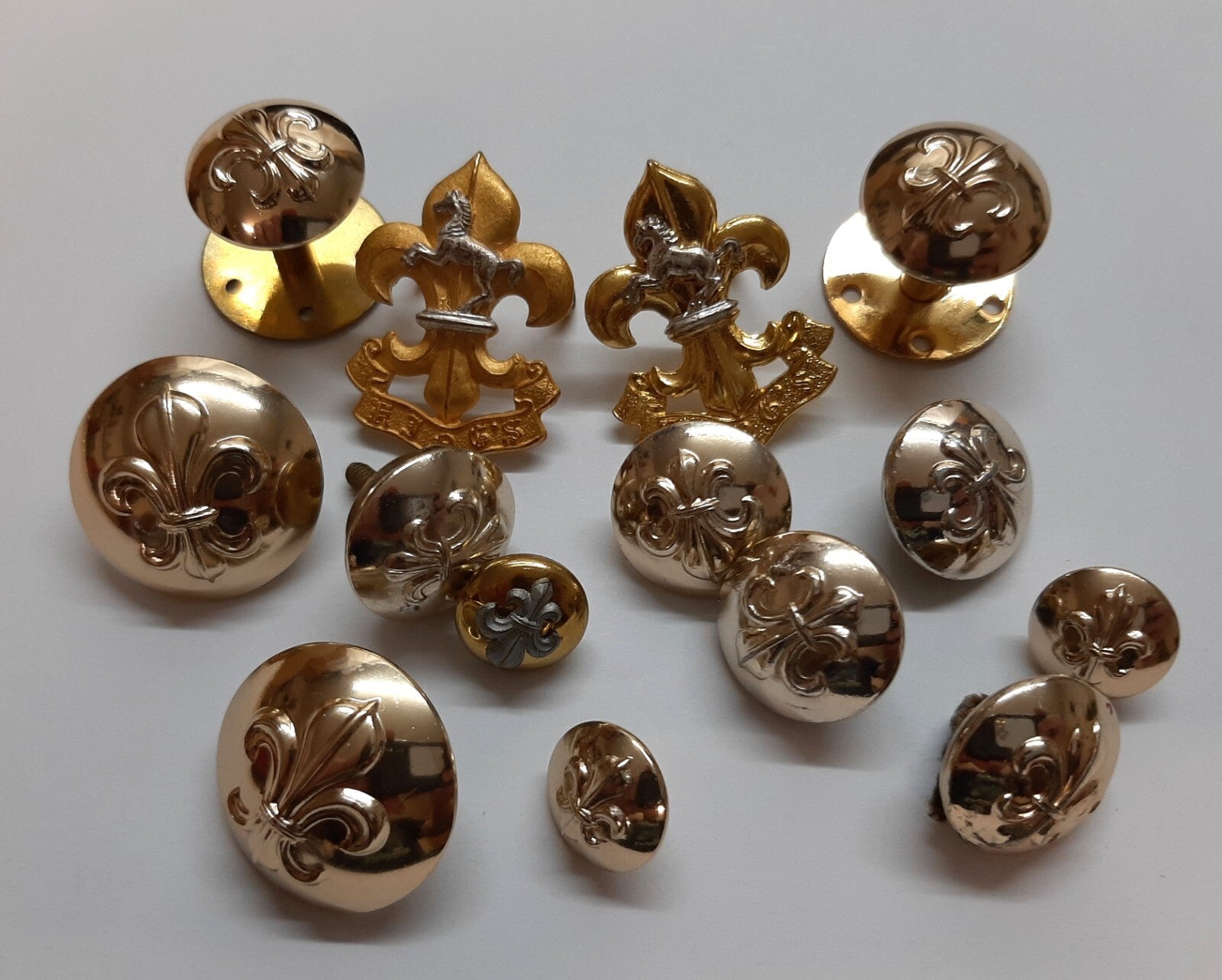 Duke of Lancaster Miscellaneous Lot of 14 Pieces Buttons British Army Insignia