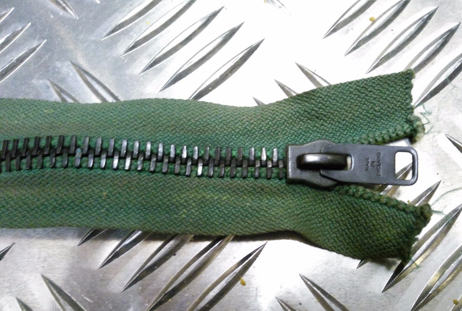 Genuine British 9" Dual Head Green Metal Zip / Zipper Heavy Duty