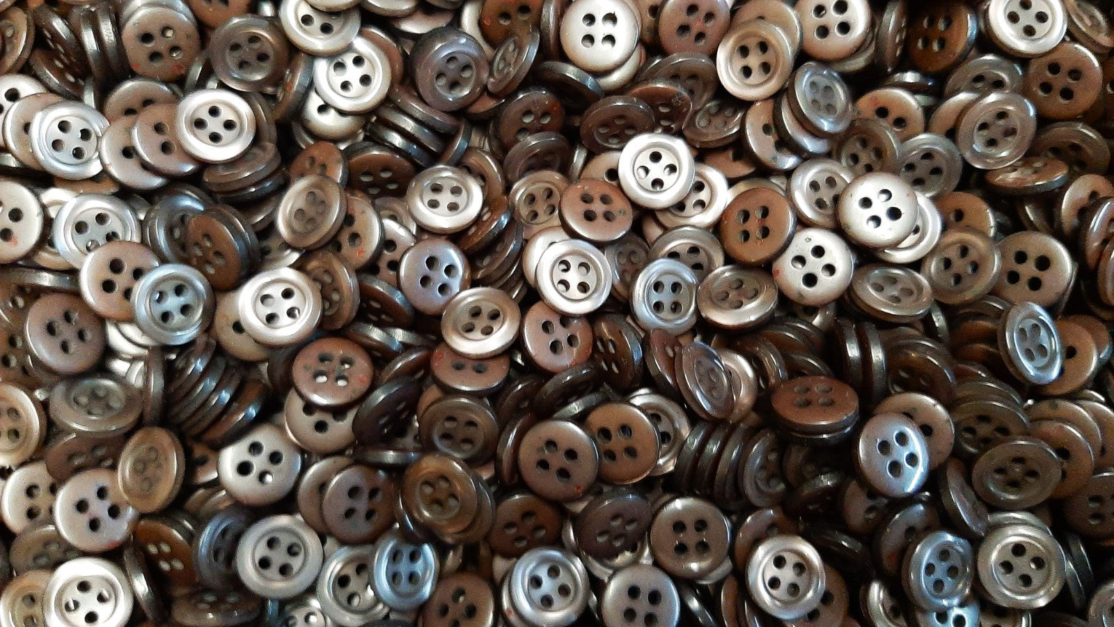 100 Vintage Buttons 4 Hole Shirt / Shank Anchors Pearlesque Brown 10.9mm NOS