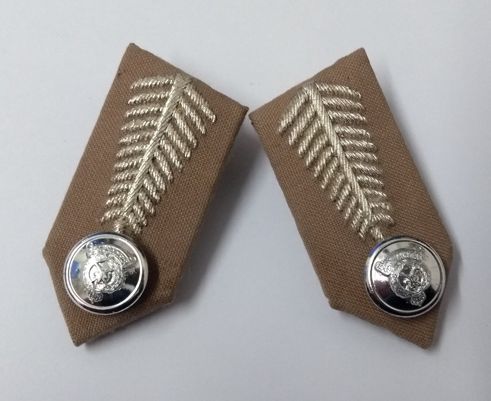 Oman Gorgets Collar Tabs With Silver Detail Chrome Officers Insignia Buttons