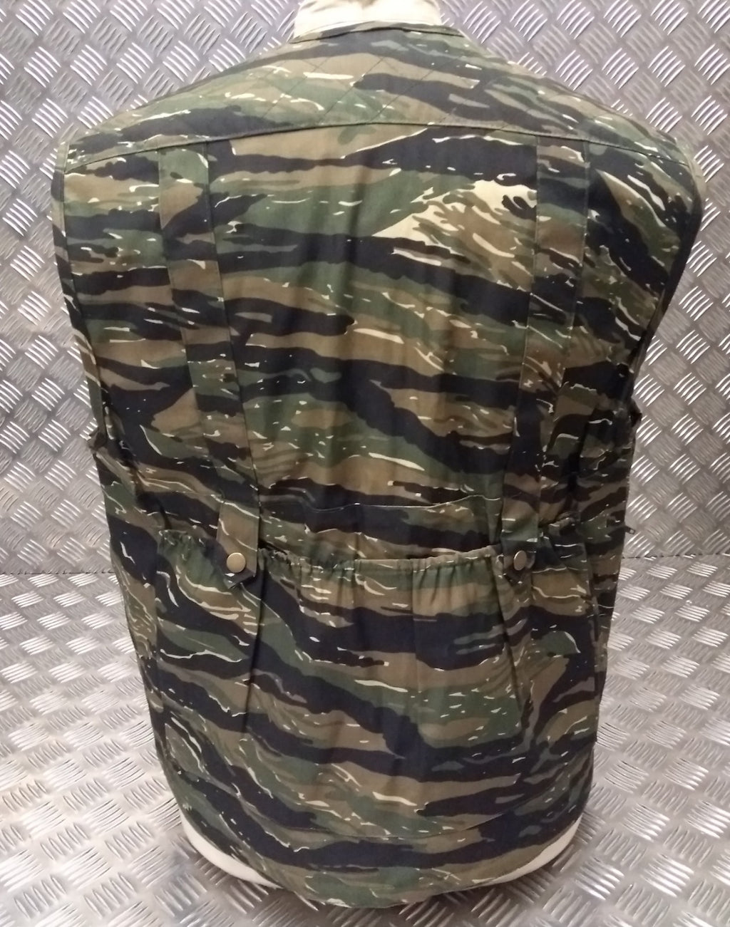 Fishing Hunters Photographers Multi Pocket Vest Tiger Camo - NEW