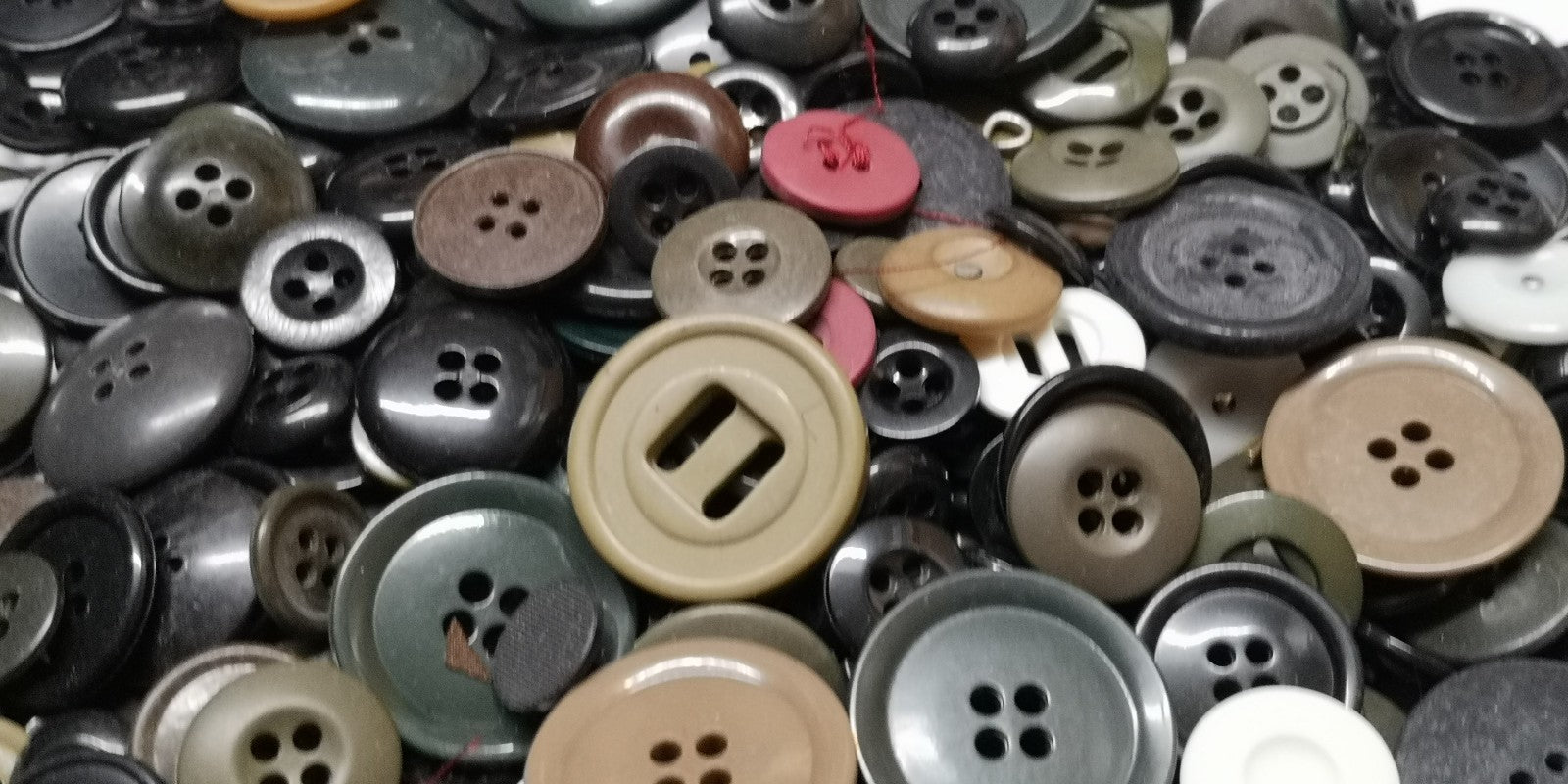 Vintage Style Unsorted Mixed Styles, Sizes & Colours Buttons 500g Lot#29