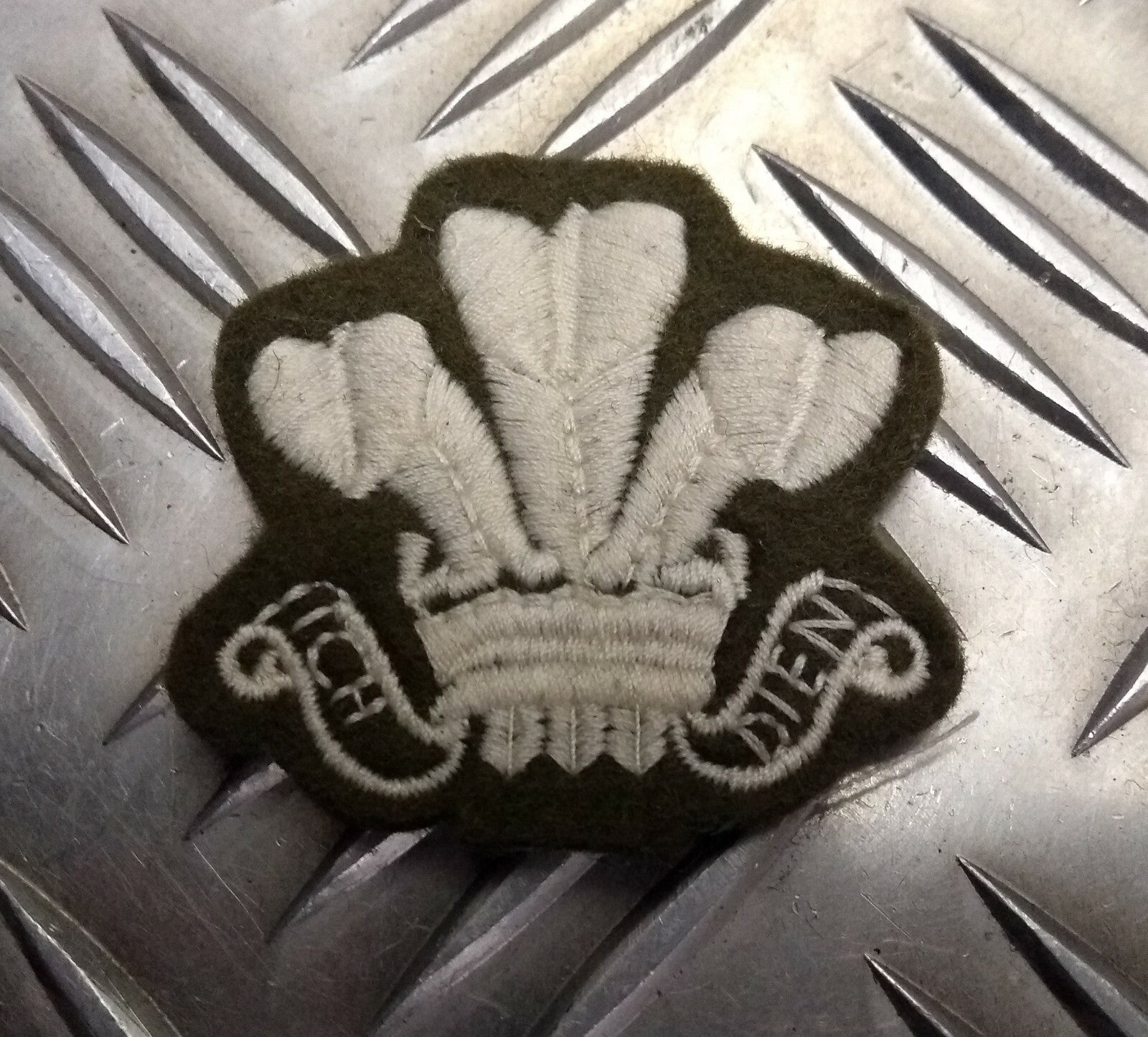 Genuine British No2 Army ICH DIEN Prince of Wales 3 Feathers Patch Badge NEW