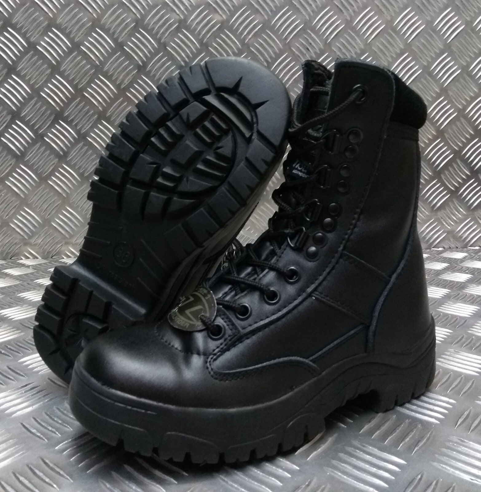 Lightweight Combat Boots Shock Absorbing Anti Slip Soles Highlander UK3 Youth