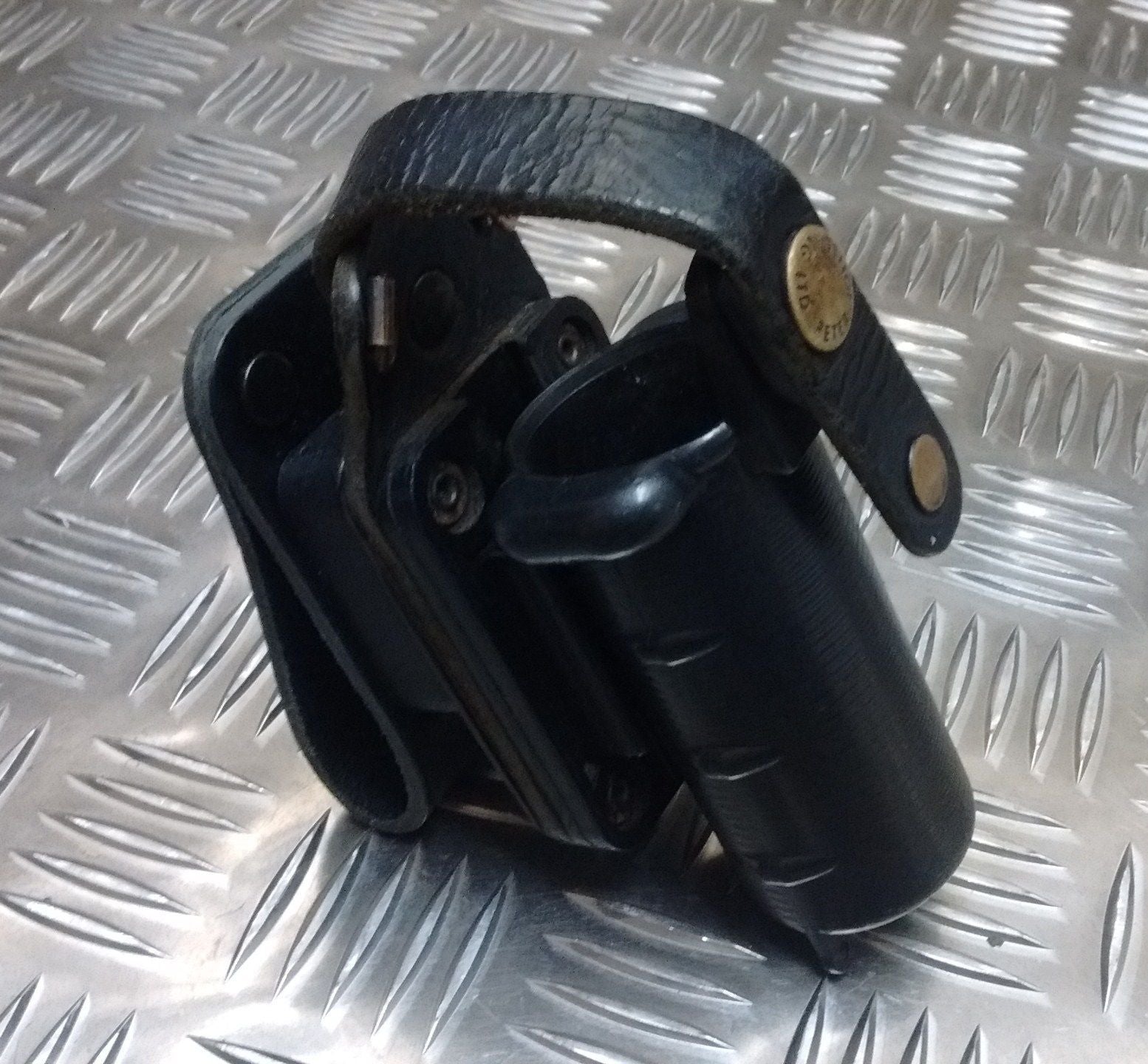 British & Security Details / Forces Black CS Gas Holder ILG