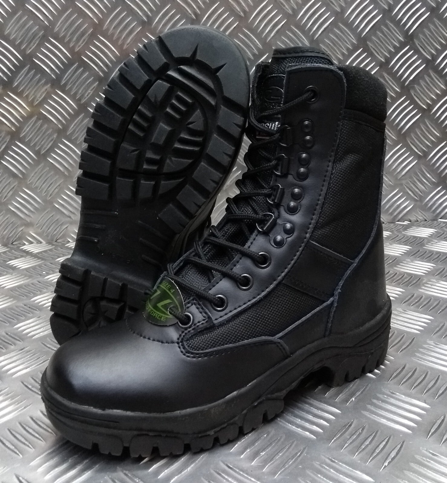 Lightweight Combat Boots With Shock Absorbing Anti Slip Soles Highlander UK4