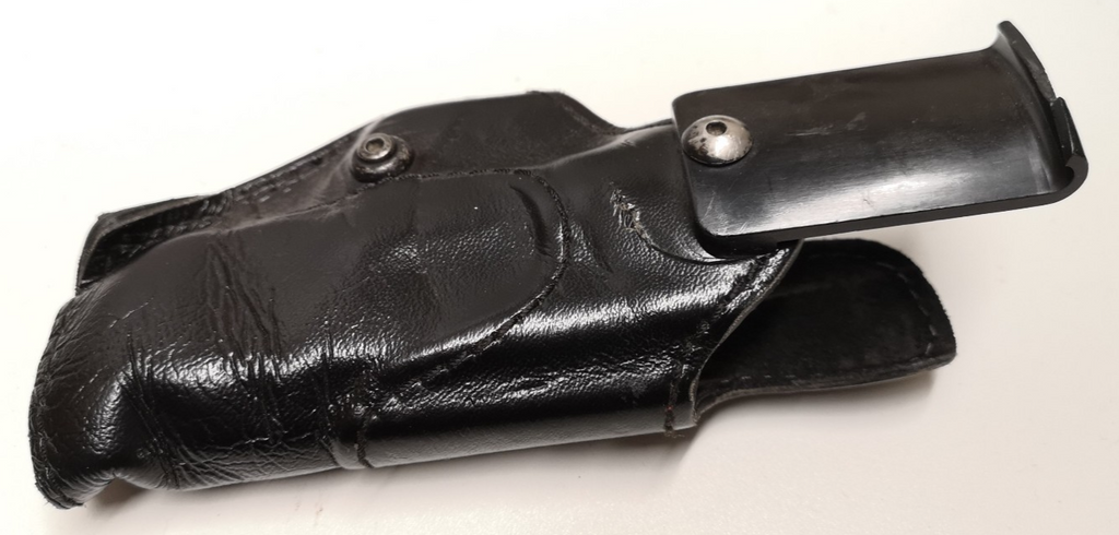 Safariland 27 Inside-the-Pants Black Leather Holster Right Hand with defect
