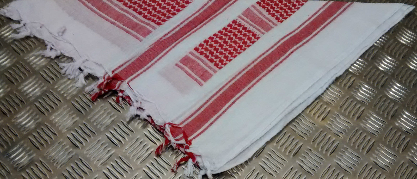 100% Cotton Shemagh / Arab Scarf / Pashmina / Wrap / Sarong. Red & White - NEW