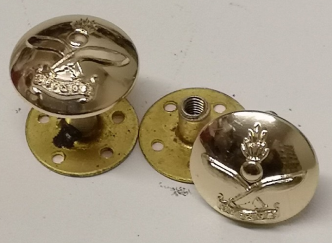 Queen's Gurkha Engineers Screw Base Buttons 30L