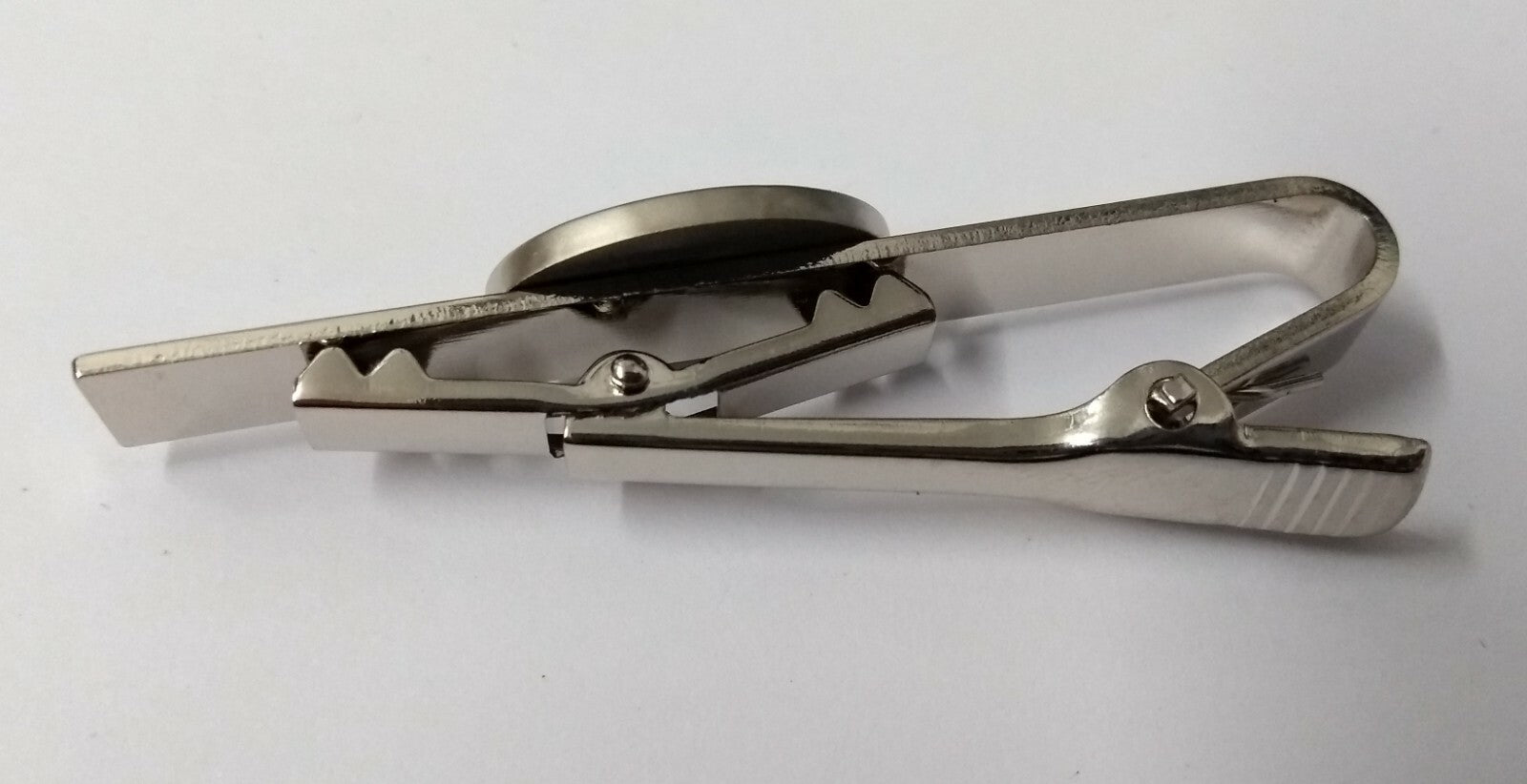 Chrome Double Pivot Tie Clip & matching Lapel Pin Badge Unknow Insignia